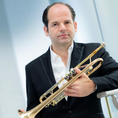 Jeroen Berwaerts zeigt als studierter Jazzsänger auch beim Singen keine Hemmung.