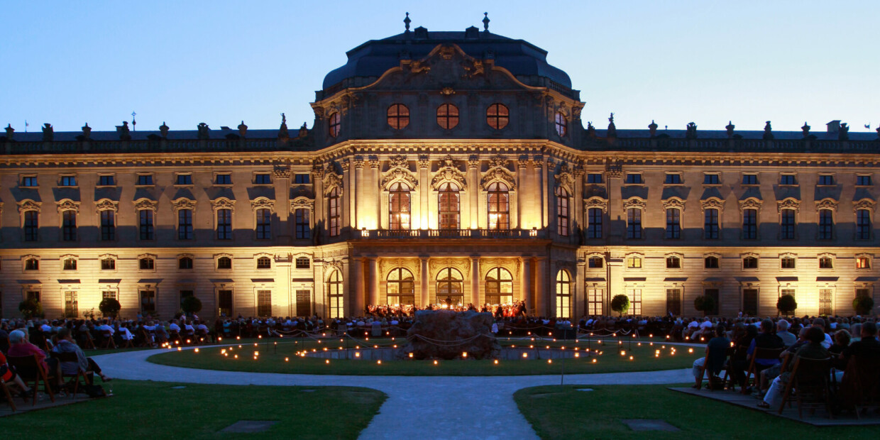 Seit über hundert Jahren ist die pittoreske Residenz Hauptspielstätte des Mozartfests Würzburg