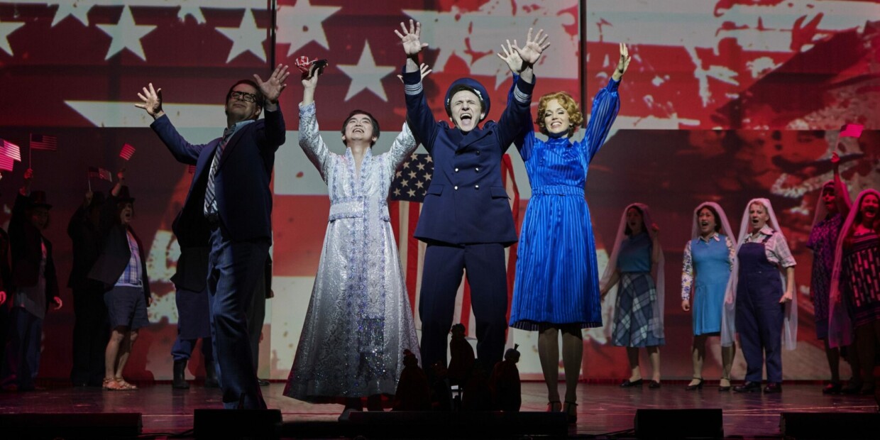 Morgan Moody (Henry Kissinger), Daegyun Jeong (Chou En-lai), Petr Sokolov (Richard Nixon), und Irina Simmes (Pat Nixon) in Adams „Nixon in China“