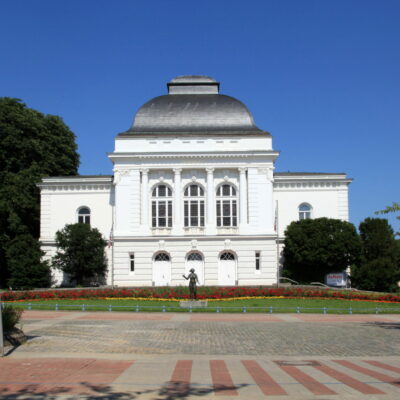 Klassizismus in Weiß: Spielstätte Stadttheater Rendsburg