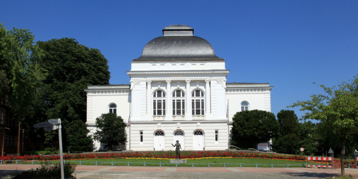 Klassizismus in Weiß: Spielstätte Stadttheater Rendsburg