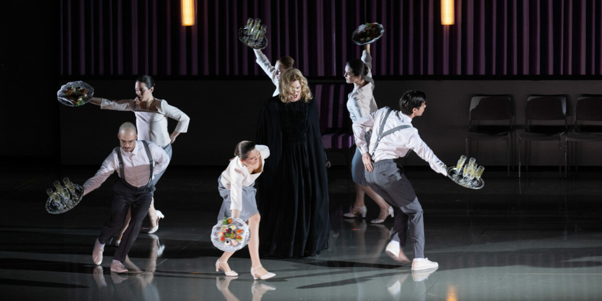 Von Regisseur Claus Guth mit getanztem Witz gewürzte „Elektra“ an der Oper Frankfurt