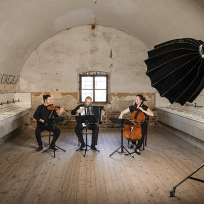 Musiker des Jewish Chamber Orchestra Munich spielen Viktor Ullmanns Musik im KZ Theresienstadt ein