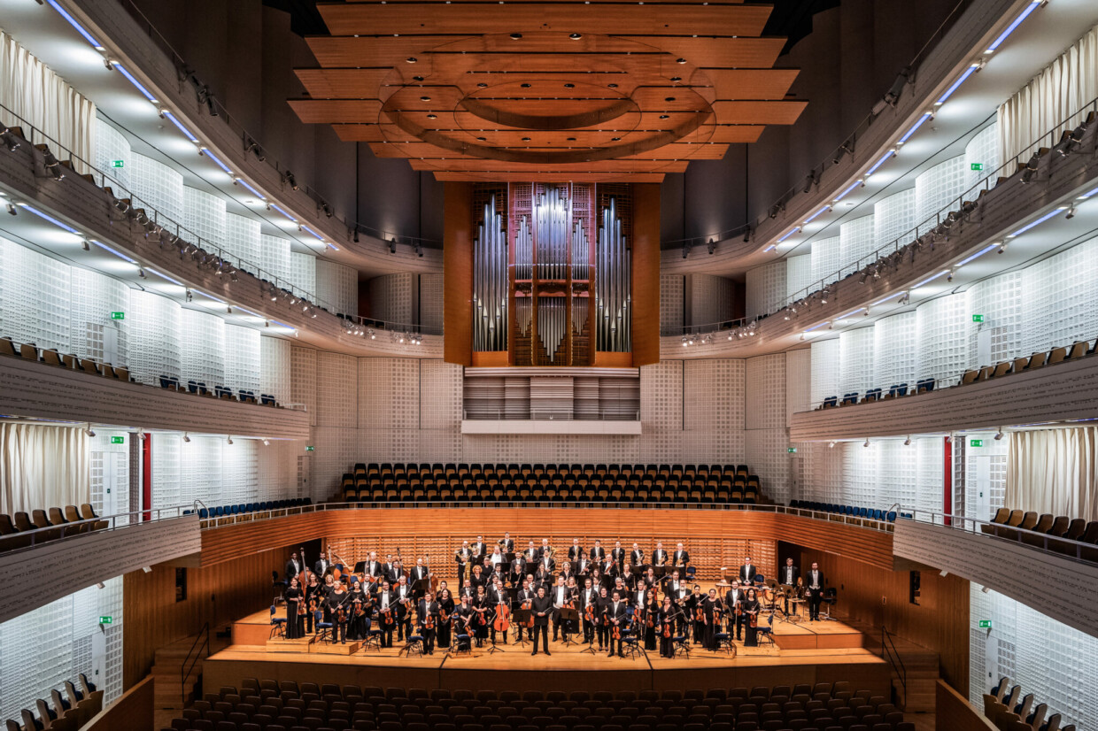 Freundschaftsdienst im vollen Orchesterklang