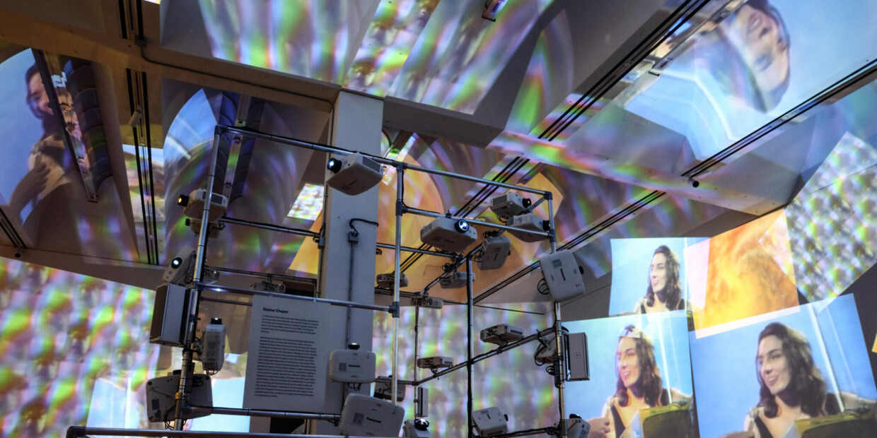 Die Sixtinische Kapelle als Installation von Nam June Paik