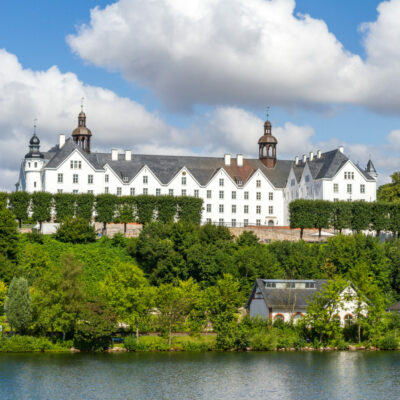 Früher residierten auf Schloss Plön Herzöge, heute kann man hier erlesenen Konzerten beiwohnen