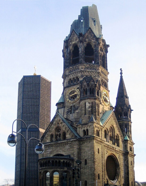 ... und von außen: Kaiser-Wilhelm-Gedächtniskirche