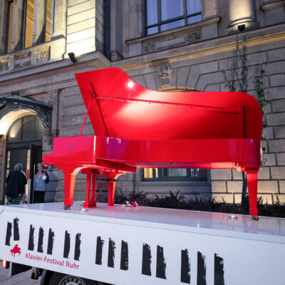 Der rote Flügel des Klavier-Festival Ruhr ist Wahrzeichen mit Strahlkraft