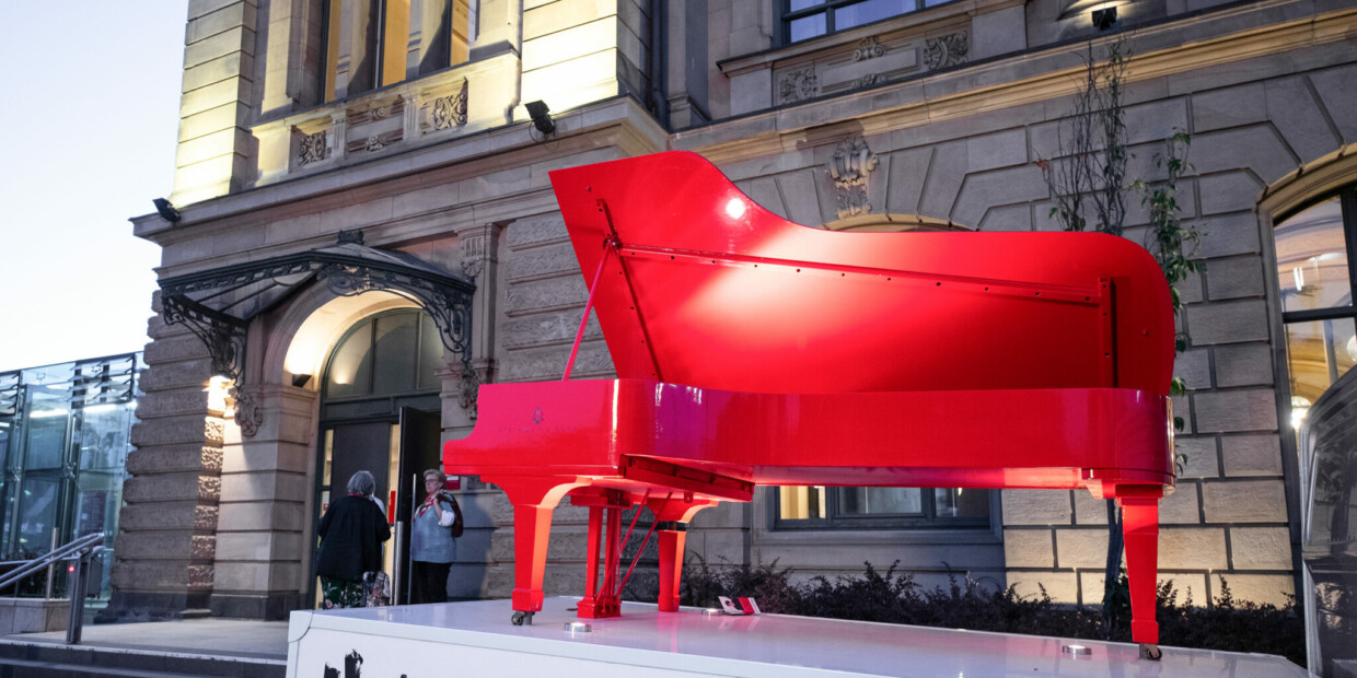 Der rote Flügel des Klavier-Festival Ruhr ist Wahrzeichen mit Strahlkraft