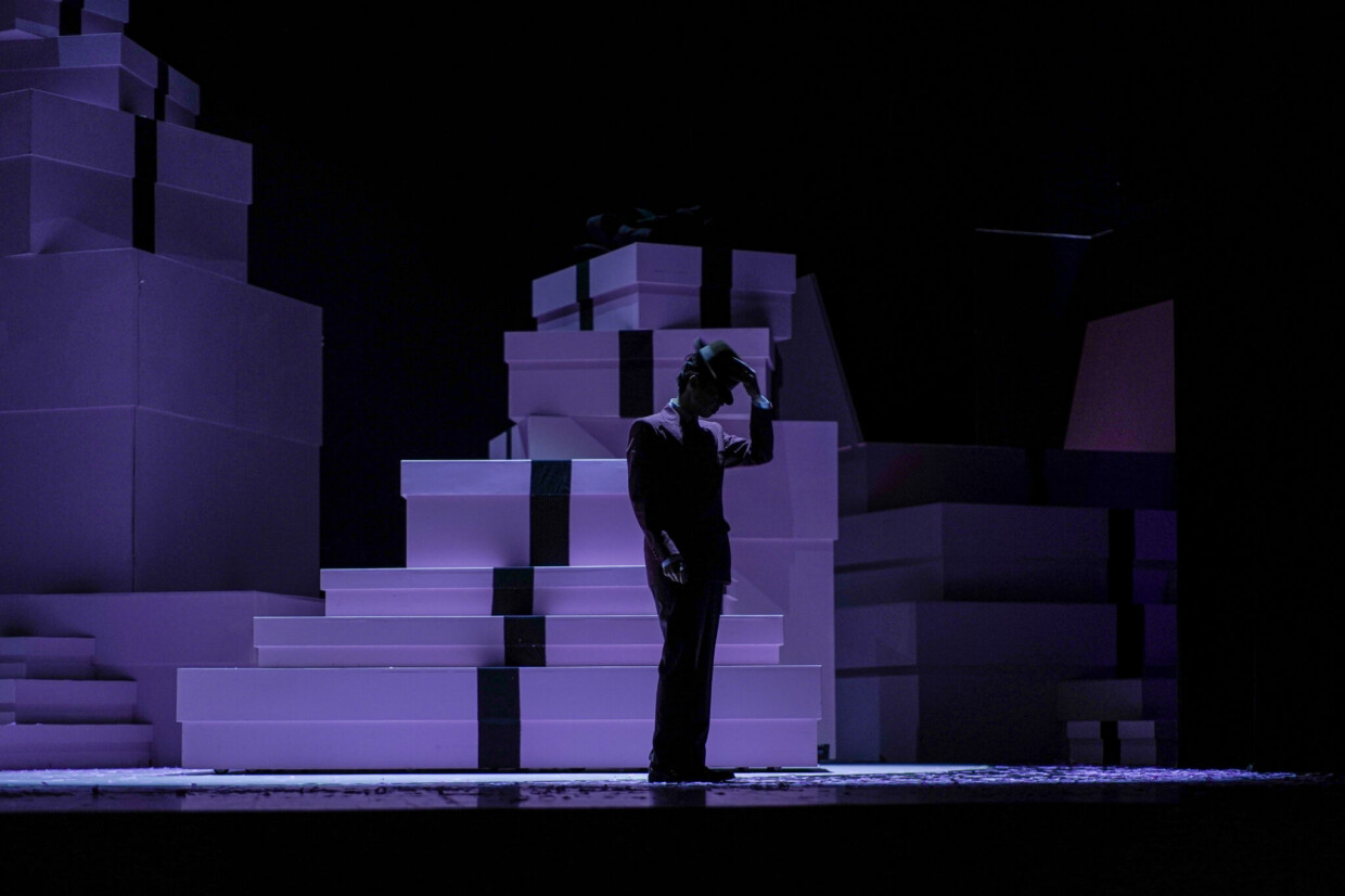 Szenenbild aus „Manon Lescaut“ am Theater Kiel