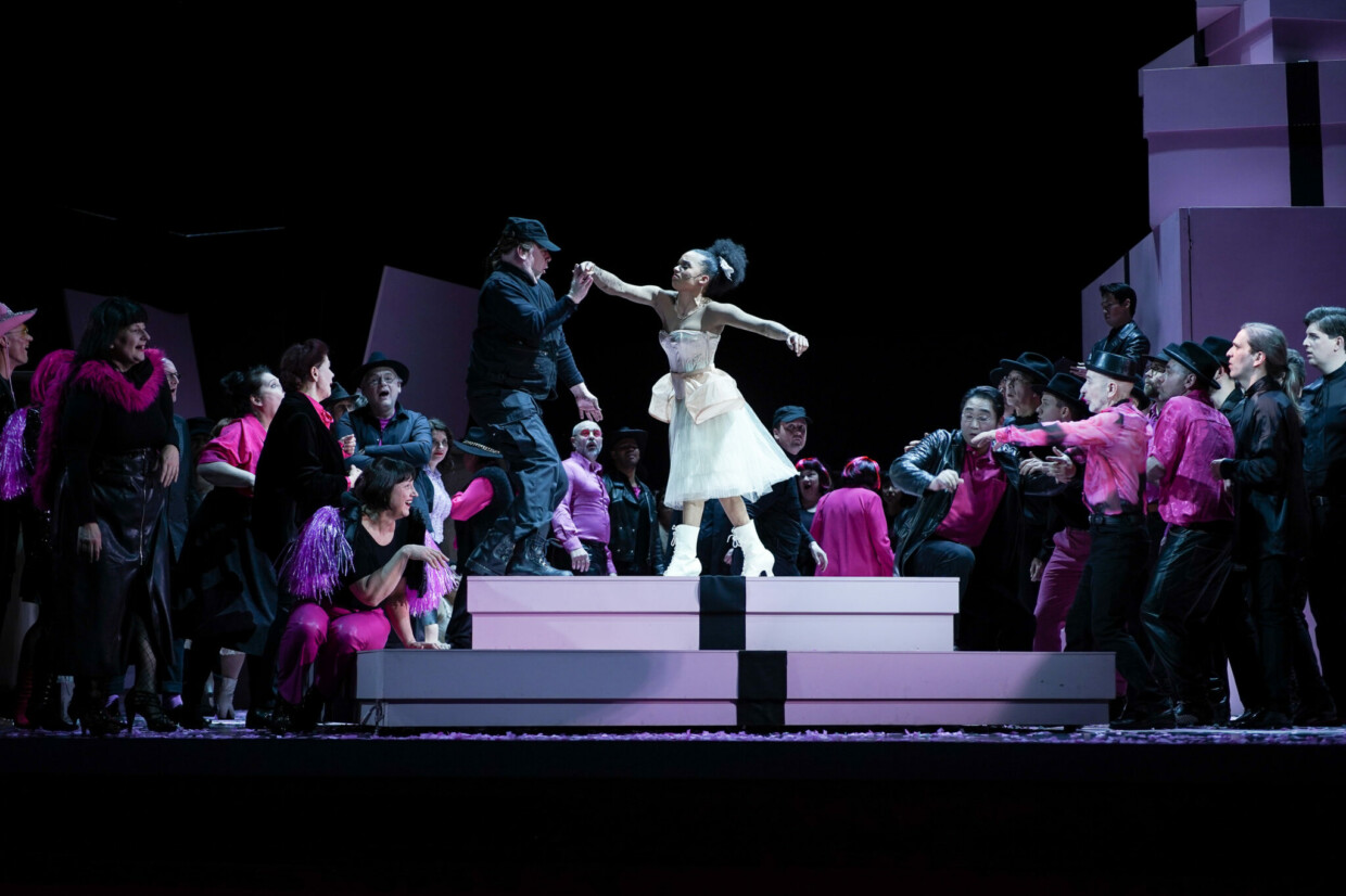 Szenenbild aus „Manon Lescaut“ am Theater Kiel