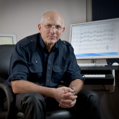 Sein Werk „out of the blue ...“ erklingt in deutscher Erstaufführung: Nigel Westlake