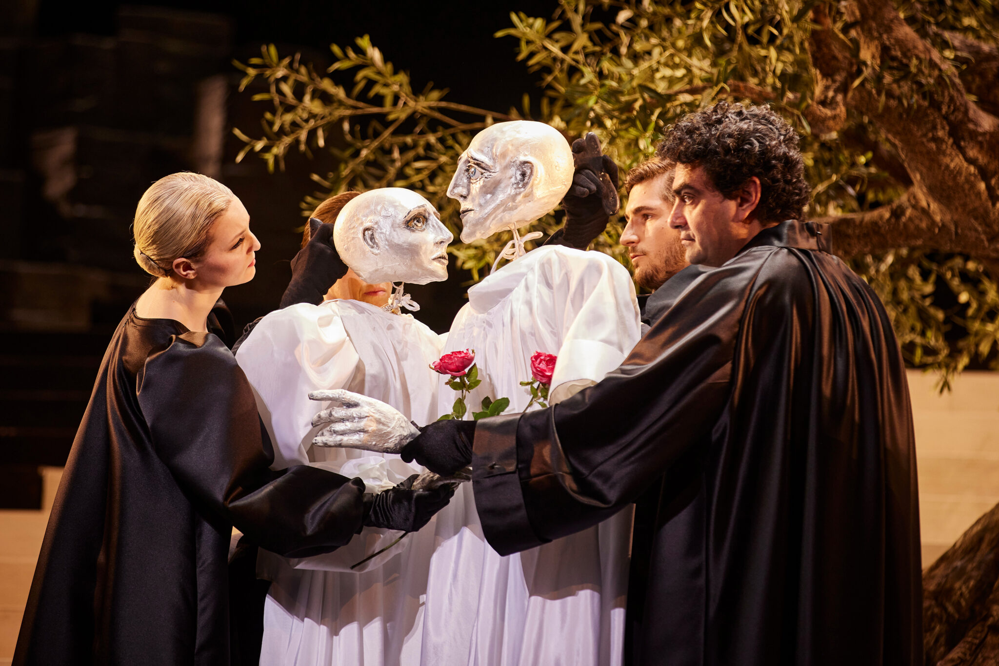 Anastasiya Taratorkina (Euridice) und Rolando Villazón (Orfeo) in Monteverdis „Orfeo“ an der Semperoper