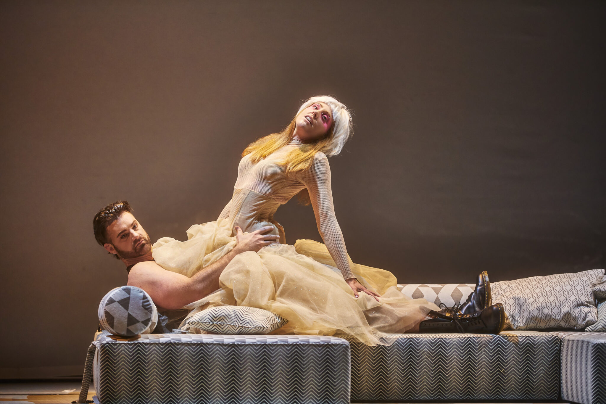 Libushe Shafrankova bilan jinsiy aloqa sahnasi Novokuybyshevskdagi qizlarning samimiy fotosuratlari