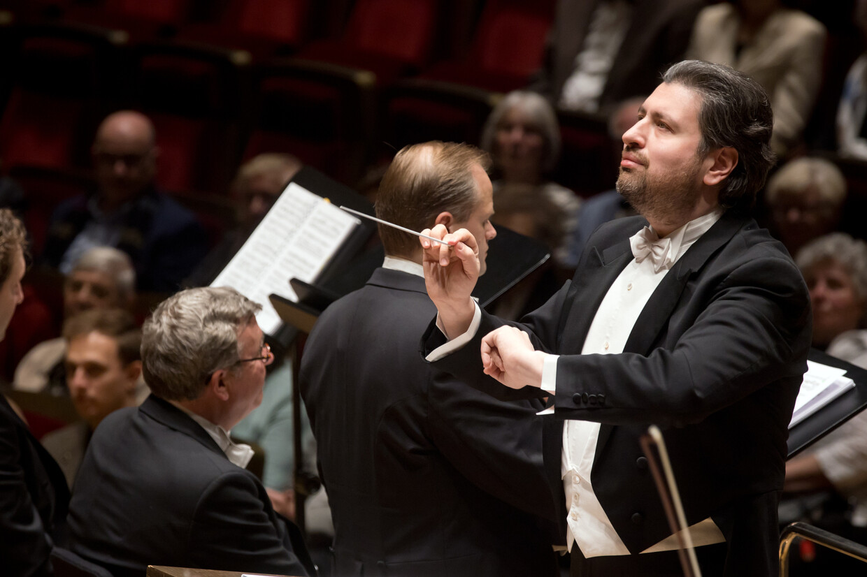Dmitri Jurowski dirigiert das Gewandhausorchester