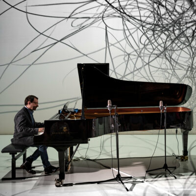 Hat am 1. April eine Professur für Künstliche Intelligenz und Musikalische Kreation an der Hochschule für Musik und Theater München übernommen: Ali Nikrang