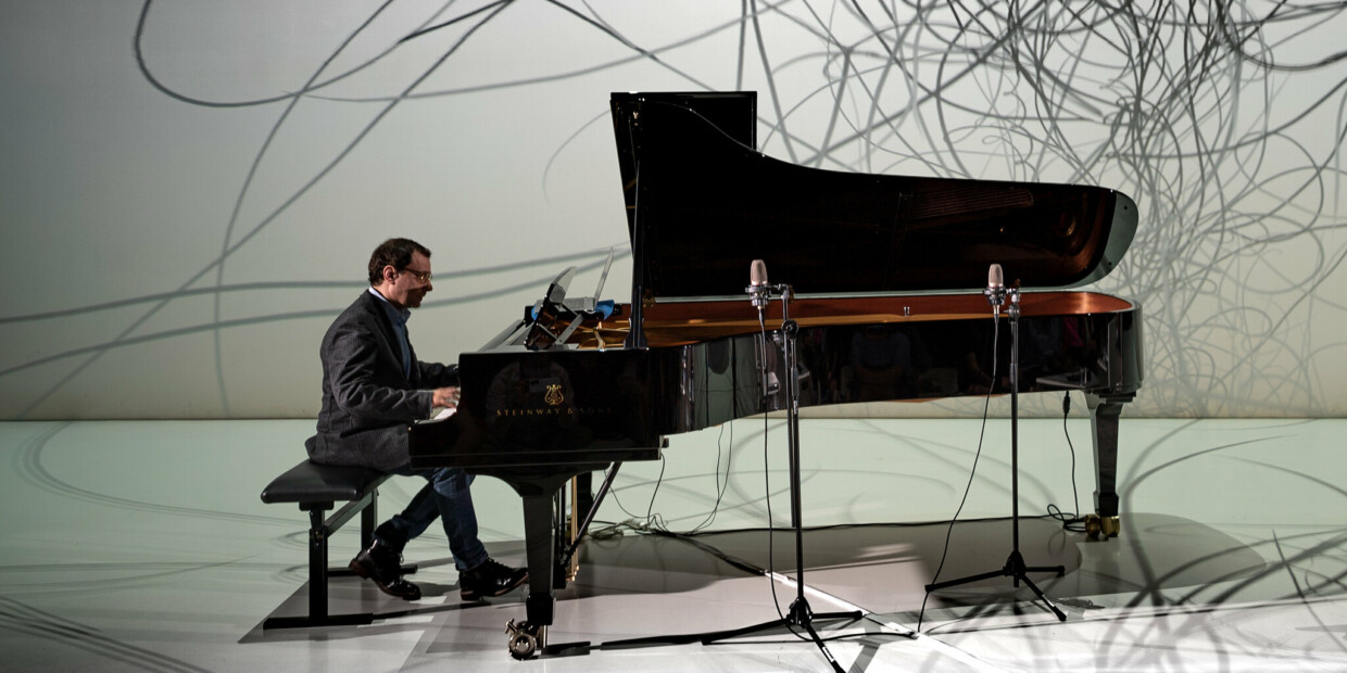 Hat am 1. April eine Professur für Künstliche Intelligenz und Musikalische Kreation an der Hochschule für Musik und Theater München übernommen: Ali Nikrang