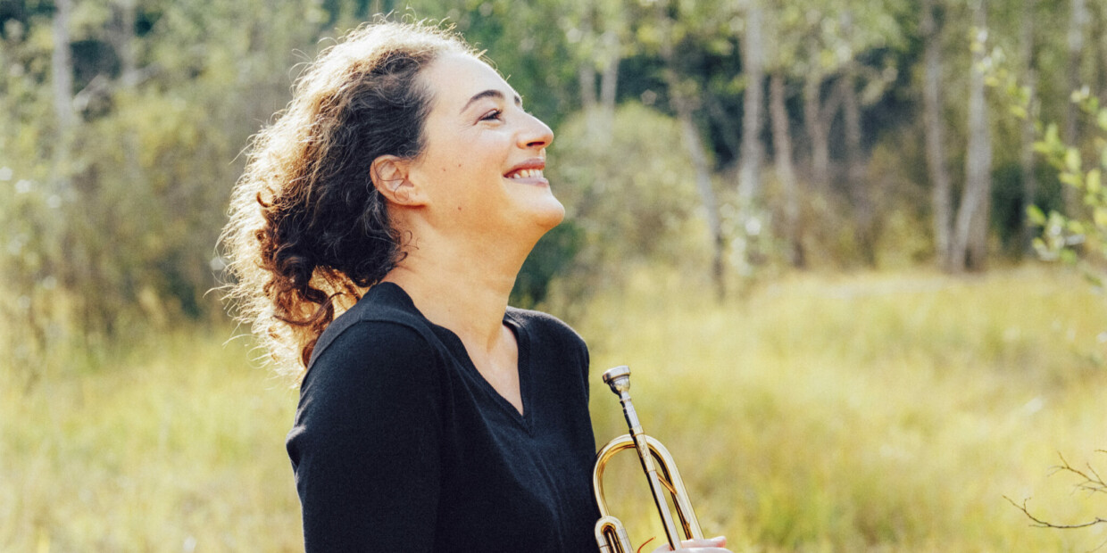 Die französische Musikerin Airelle Beson ist Teil des fünfköpfigen Ensembles