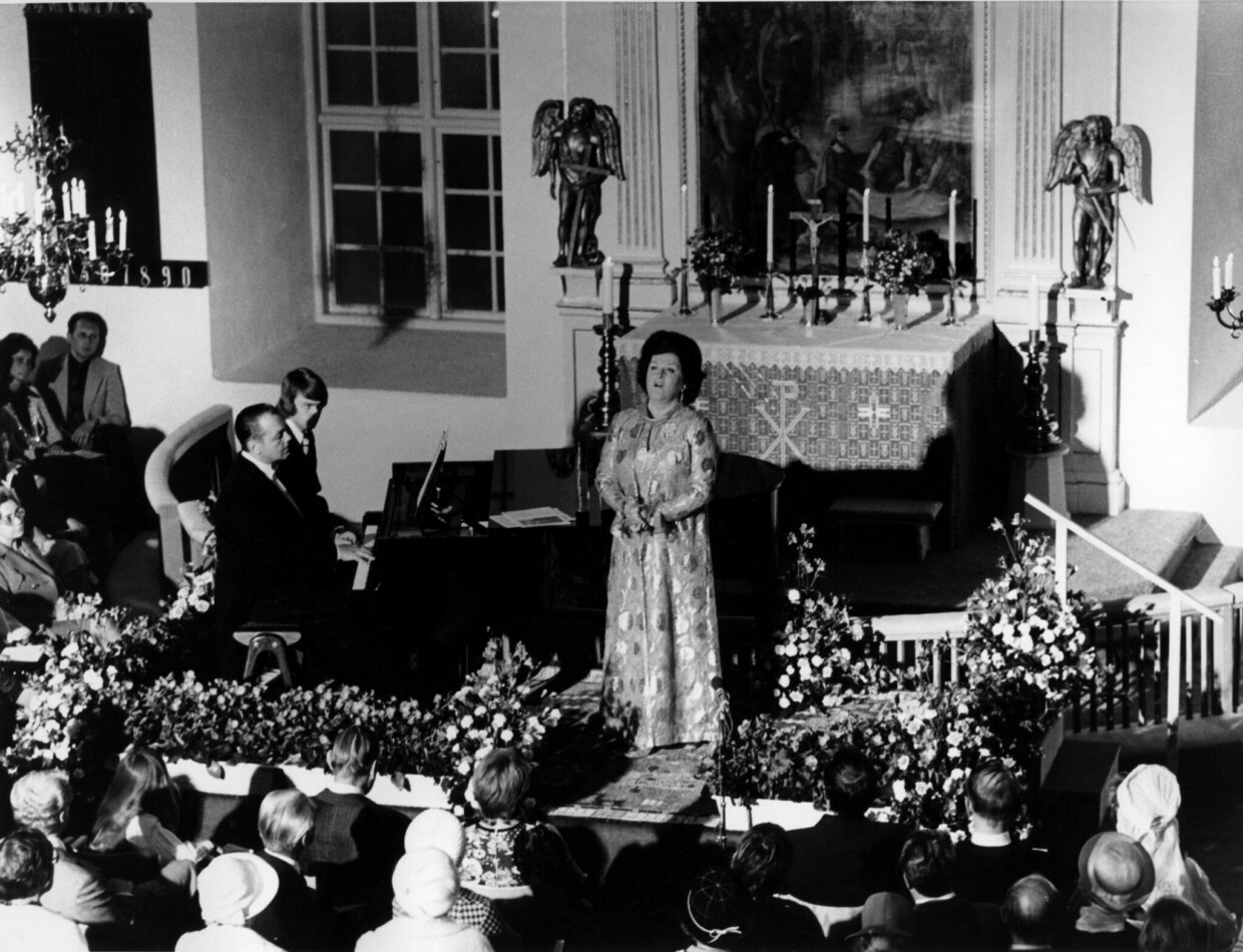 Birgit Nilsson bei einem Auftritt 1974 in der Kirche von Västra Karup
