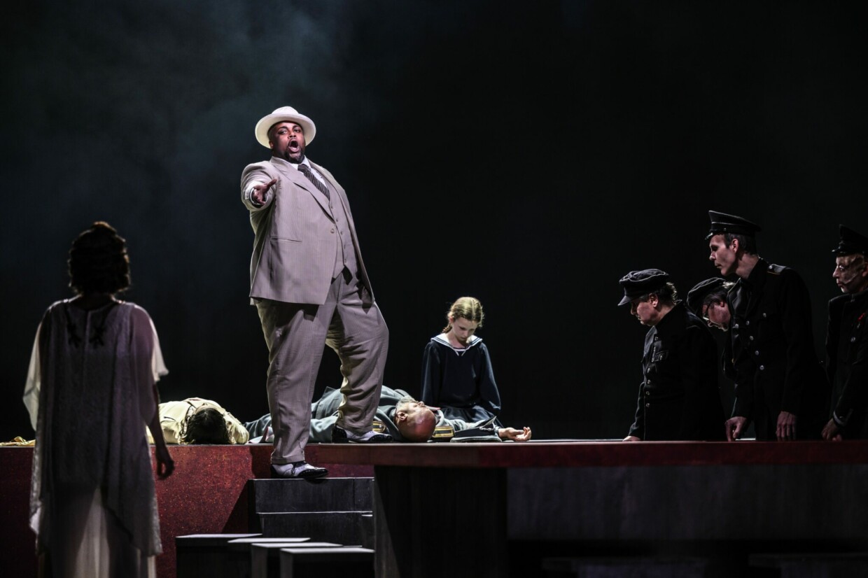 Szenenbild aus „Orestes“ am Theater Erfurt