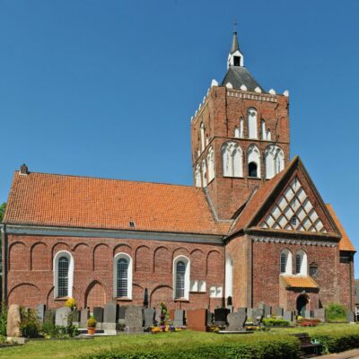 Zwischen Romantik und Gotik: Spielort Pilsumer Kirche