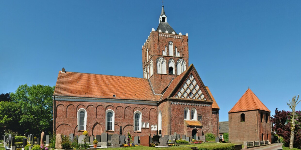 Zwischen Romantik und Gotik: Spielort Pilsumer Kirche