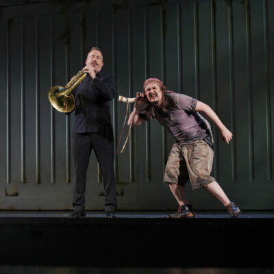Regisseur Peter Konwitschny schickt in seinem Dortmunder „Siegfried“ den Hornisten zum Kommentieren auf die Bühne