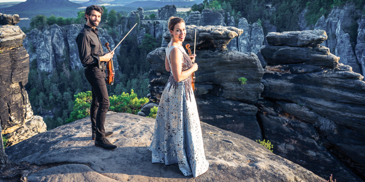 The Twiolins verquicken beim Schwarzwald Musikfestival Vivaldis „Vier Jahrezeiten“ mit Tangos von Piazzolla