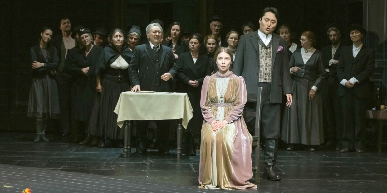 Ansgar Weigner lässt Vincenzo Bellinis „La sonnambula“ beinahe zum analytischen Drama mutieren