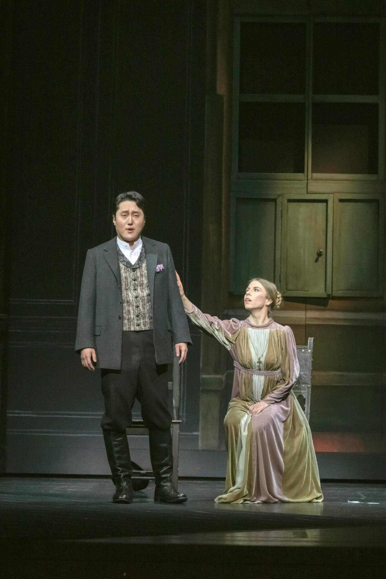 Szenenbild aus „La sonnambula“ am Theater Krefeld-Mönchengladbach