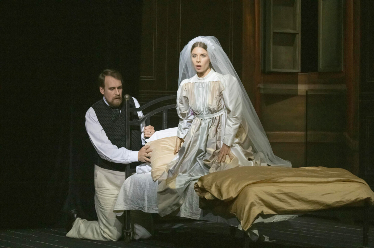 Szenenbild aus „La sonnambula“ am Theater Krefeld-Mönchengladbach