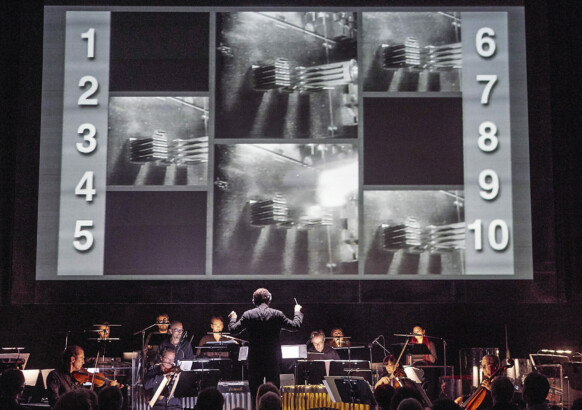 Bomben, Klon und Zeppelin lauten die Schlagwörter für Steve Reichs Videooper „Three Tales“