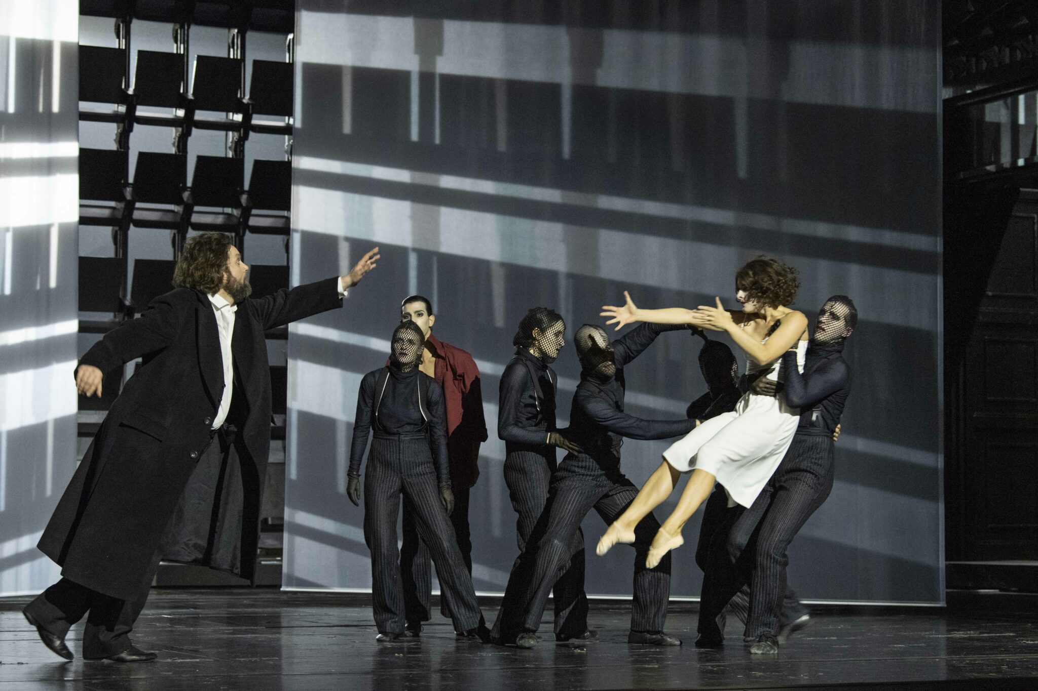 Szenenbild aus „Der singende Teufel“ am Theater Bonn