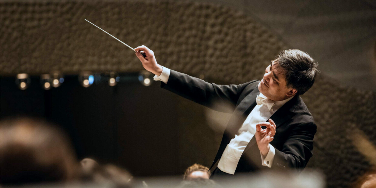 Chefdirigent Alan Gilbert leitet das NDR Elbphilharmonie Orchester zur Eröffnung des Schleswig-Holstein Musik Festival