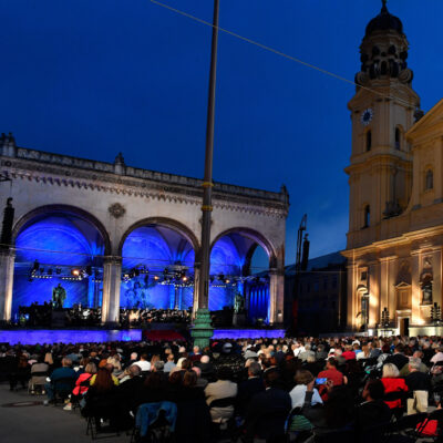 Mehrere tausend Besucher kommen jährlich zu „Klassik am Odeonsplatz“, den Auftakt zum Open Air gibt 2023 Christian Thielemann