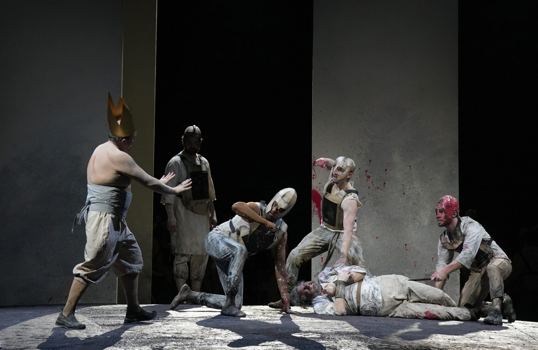 Szenenbild aus Verdis „Ernani“ bei den Bregenzer Festspielen