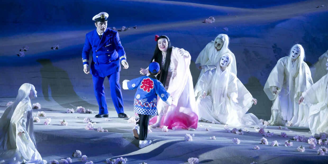 Mit einfühlsamer Personenregie inszeniert Andreas Homoki Puccinis „Madame Butterfly“ als Spiel auf dem See bei den Bregenzer Festspielen