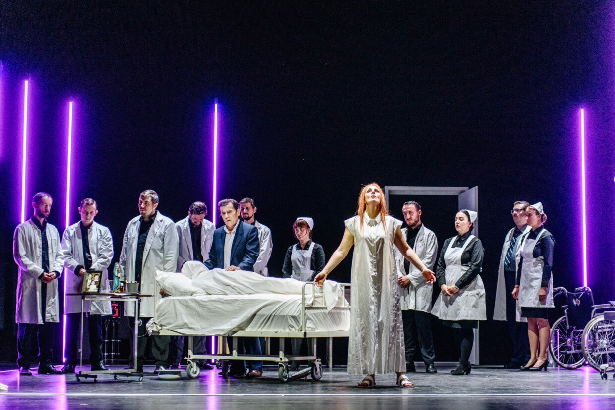Szenenbild aus Verdis „Giovanna d’Arco“ bei den Opernfestspielen Heidenheim