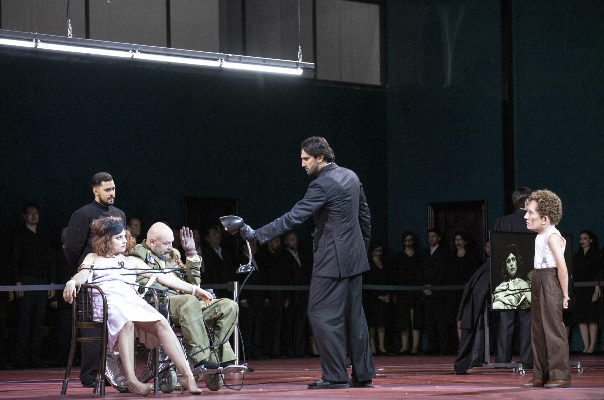 Szenenbild aus Verdis „Macbeth“ bei den Salzburger Festspielen