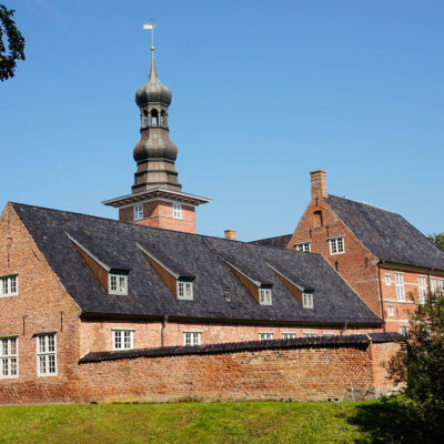 So heimelig wie das Nordseestädtchen selbst: das Schloss vor Husum, Austragungsstätte der Raritäten der Klaviermusik