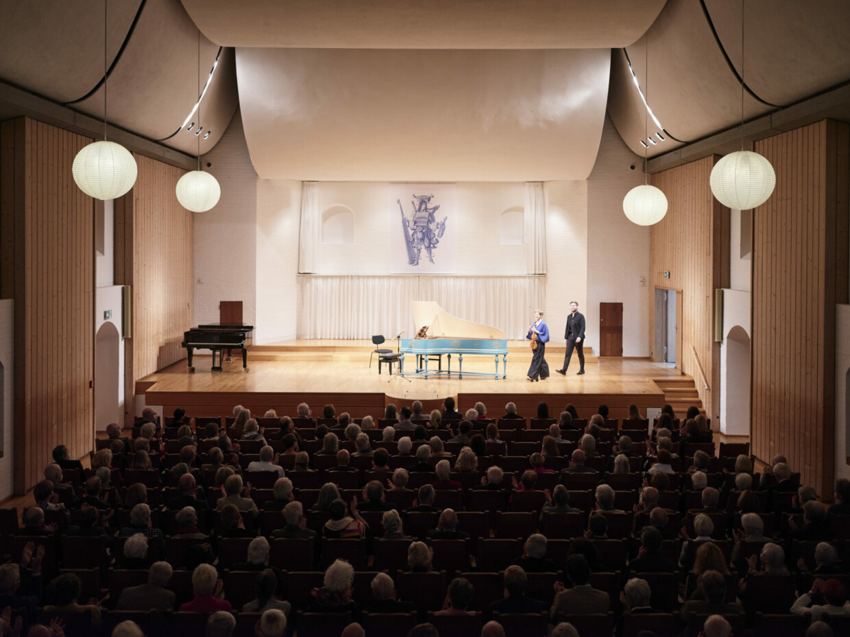 Weltklasse-Interpreten wie Isabelle Faust und Kristian Bezuidenhout erfüllen den Festsaal im Historischen Reitstadel Neumarkt regelmäßig mit exquisiter Musik