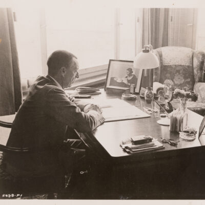 Komponist Sergej Rachmaninow an seinem Schreibtisch in der Villa Senar in den 1930er-Jahren