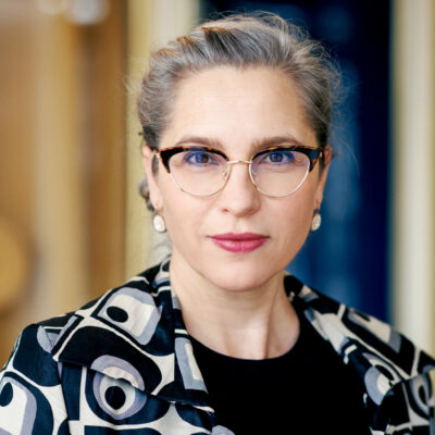 Sängerin, Regisseurin und in Karlsruhe seit 2021 Opernmanagerin: Rebekah Rota