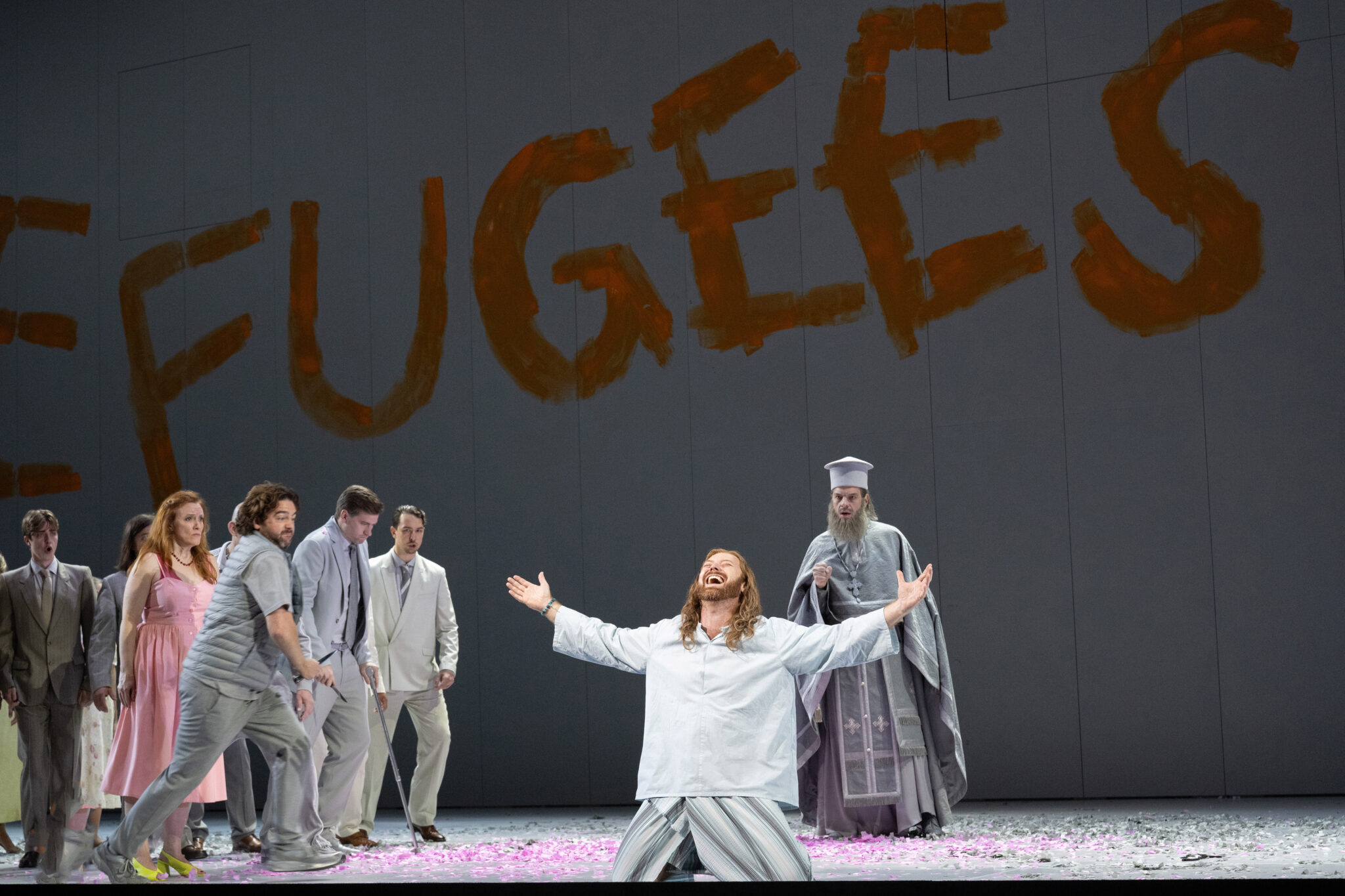 Szenenbild aus Martinůs „The Greek Passion“ bei den Salzburger Festspielen