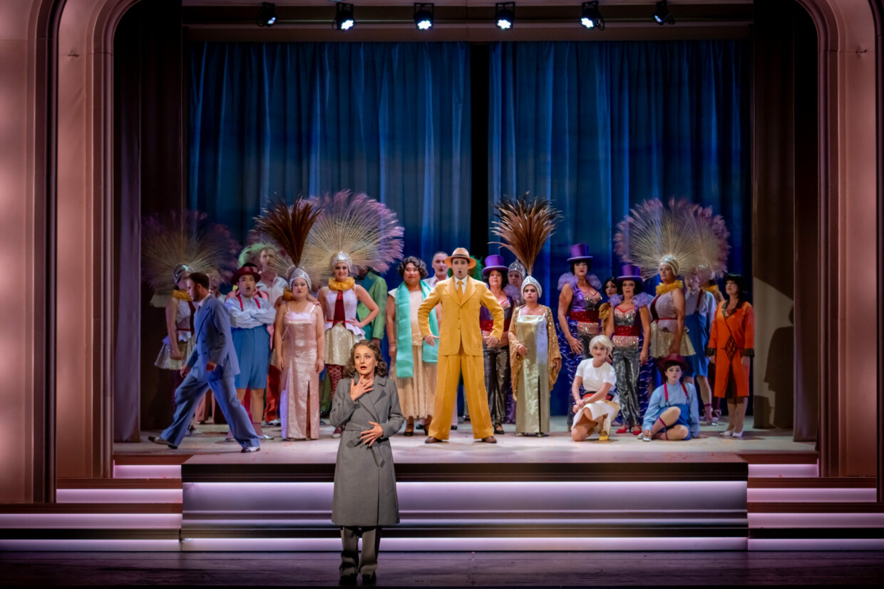 Alexander Sprague, Susi Wirth, Doğukan Kuran in Abrahams „Die Blume von Hawaii“
