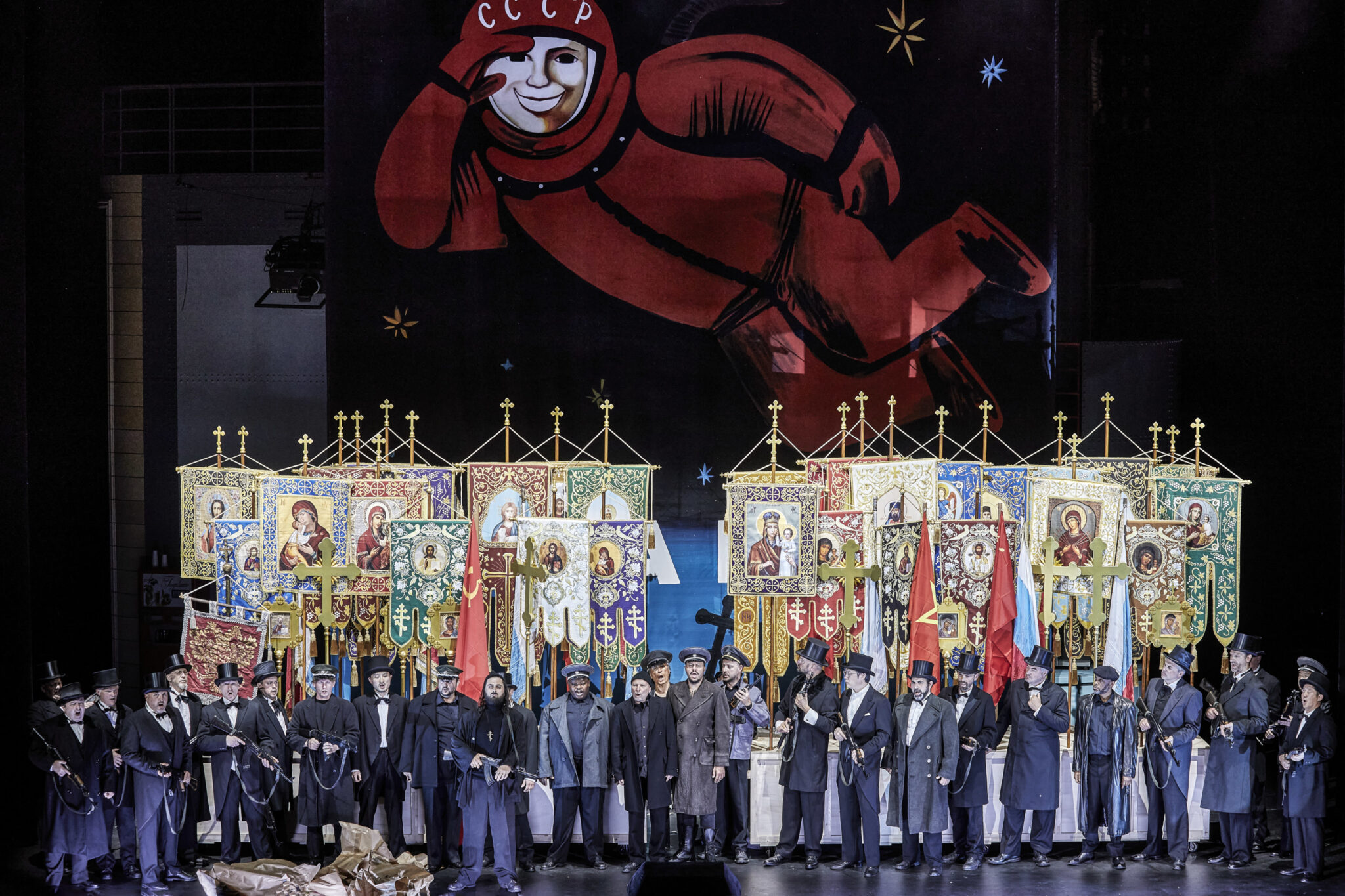 Szenenbild aus „Boris Godunow“ an der Hamburgischen Staatsoper