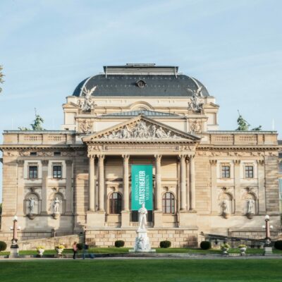 Auch aus architektonischen Gründen einen Besuch wert: das Hessische Staatstheater Wiesbaden