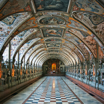 Auch hier spielt die Musik: das Antiquarium der Münchner Residenz