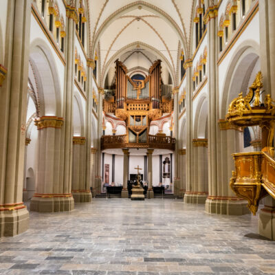 „Lebensgesänge“ in schwebender Akustik: Basilika des Bonner Münsters