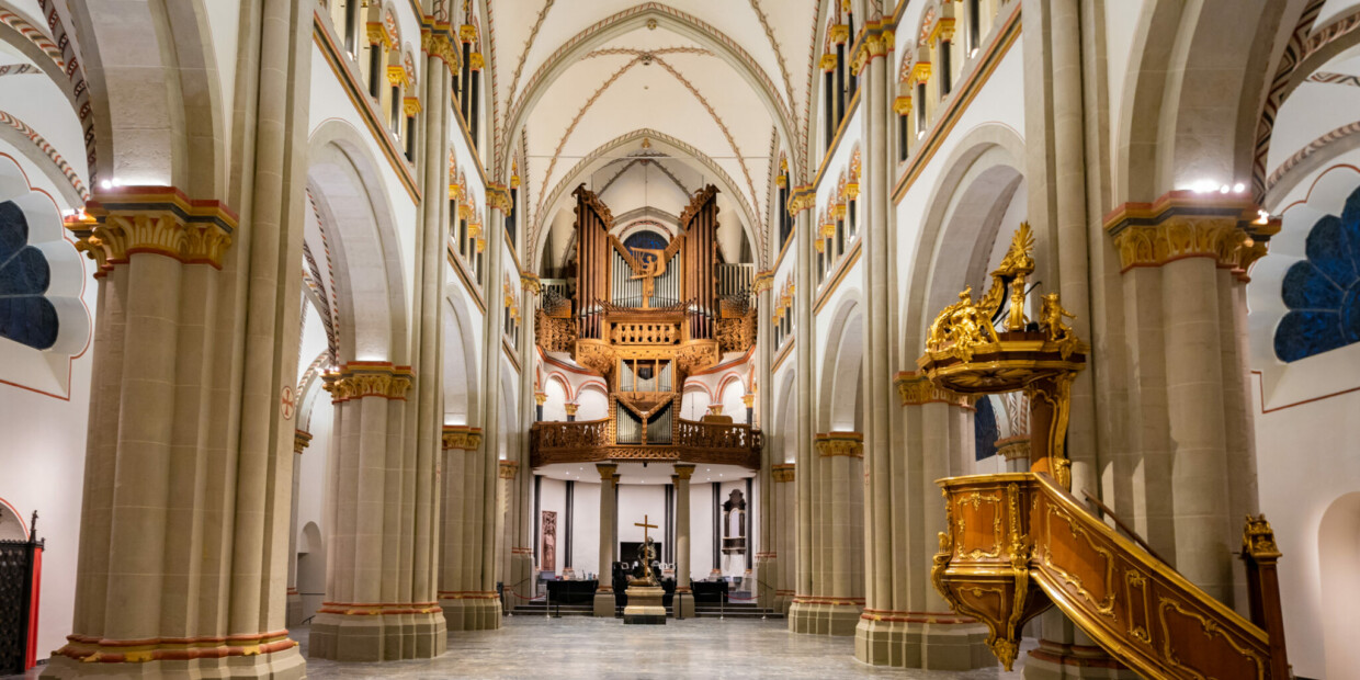 „Lebensgesänge“ in schwebender Akustik: Basilika des Bonner Münsters